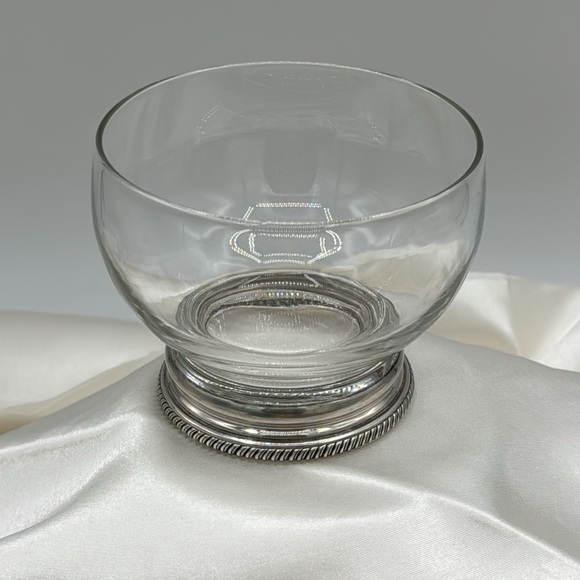 Glass Bowl/Dish with Sterling base. - Picture 2 of 4
